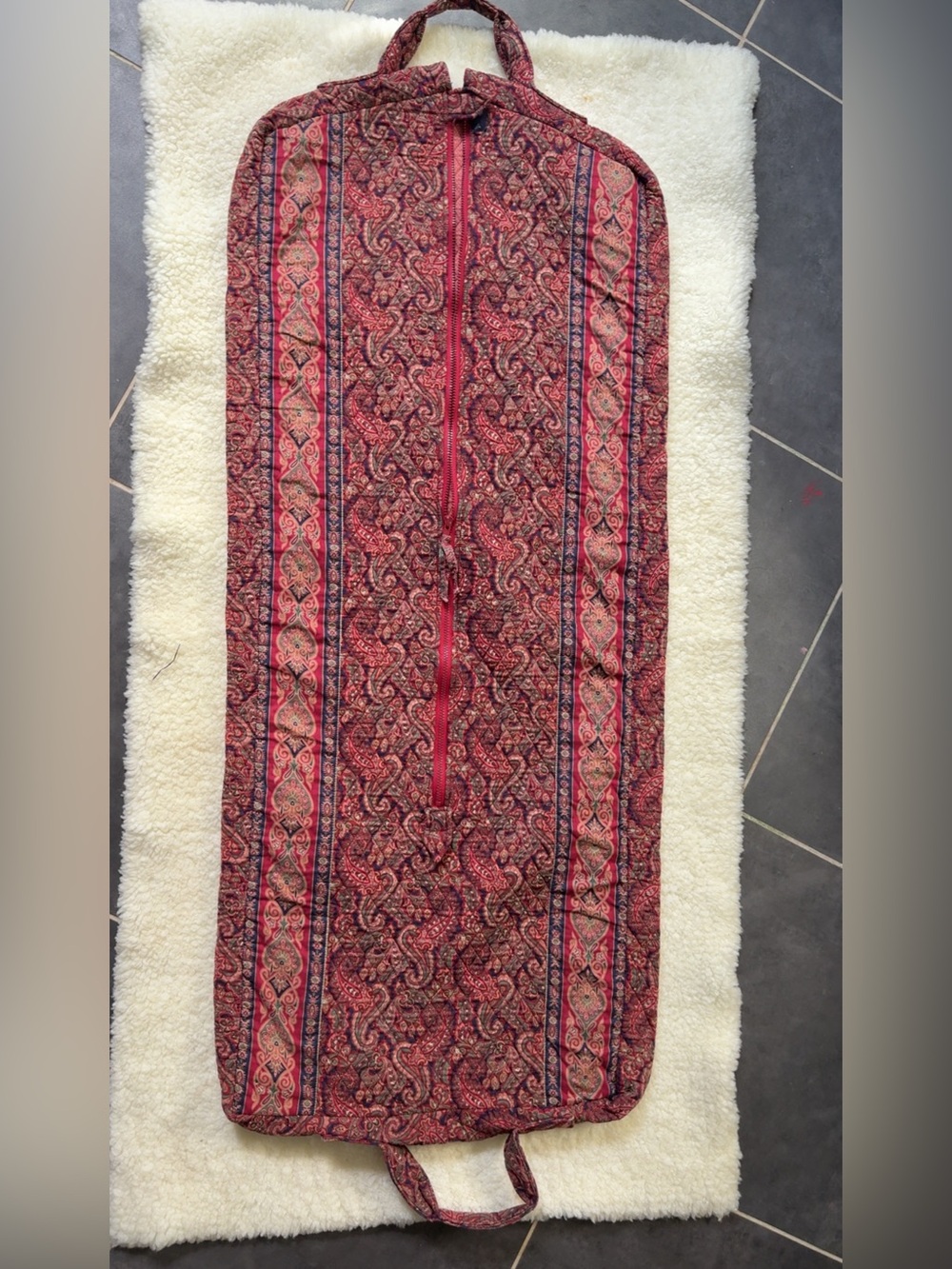 Vtg Vera Bradley Bradley quilted burgundy paisley large zip-up garment bag
